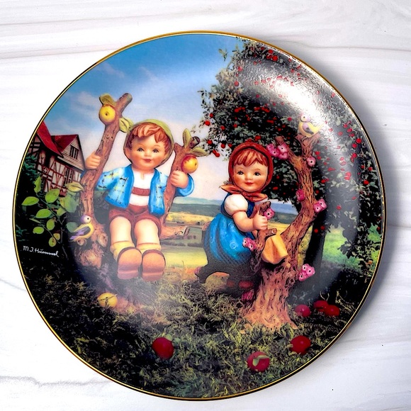 M.I. Hummel plate collection Little Companions - Picture 2 of 6